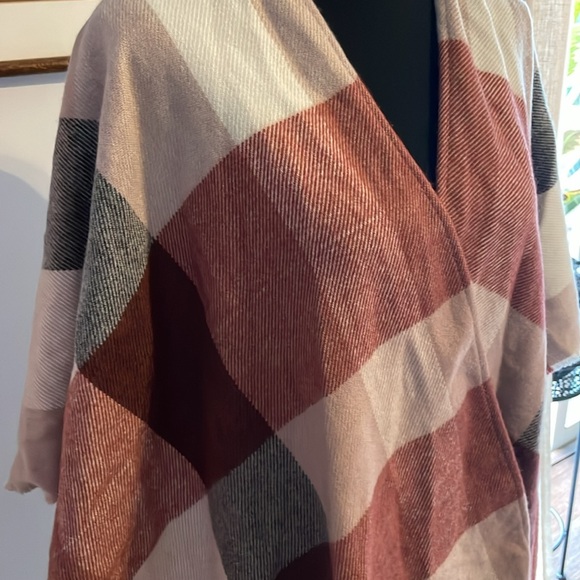 Bundle of 3 scarf shawls - Francescas, BB Dakota Lauren Conrad - Picture 8 of 9